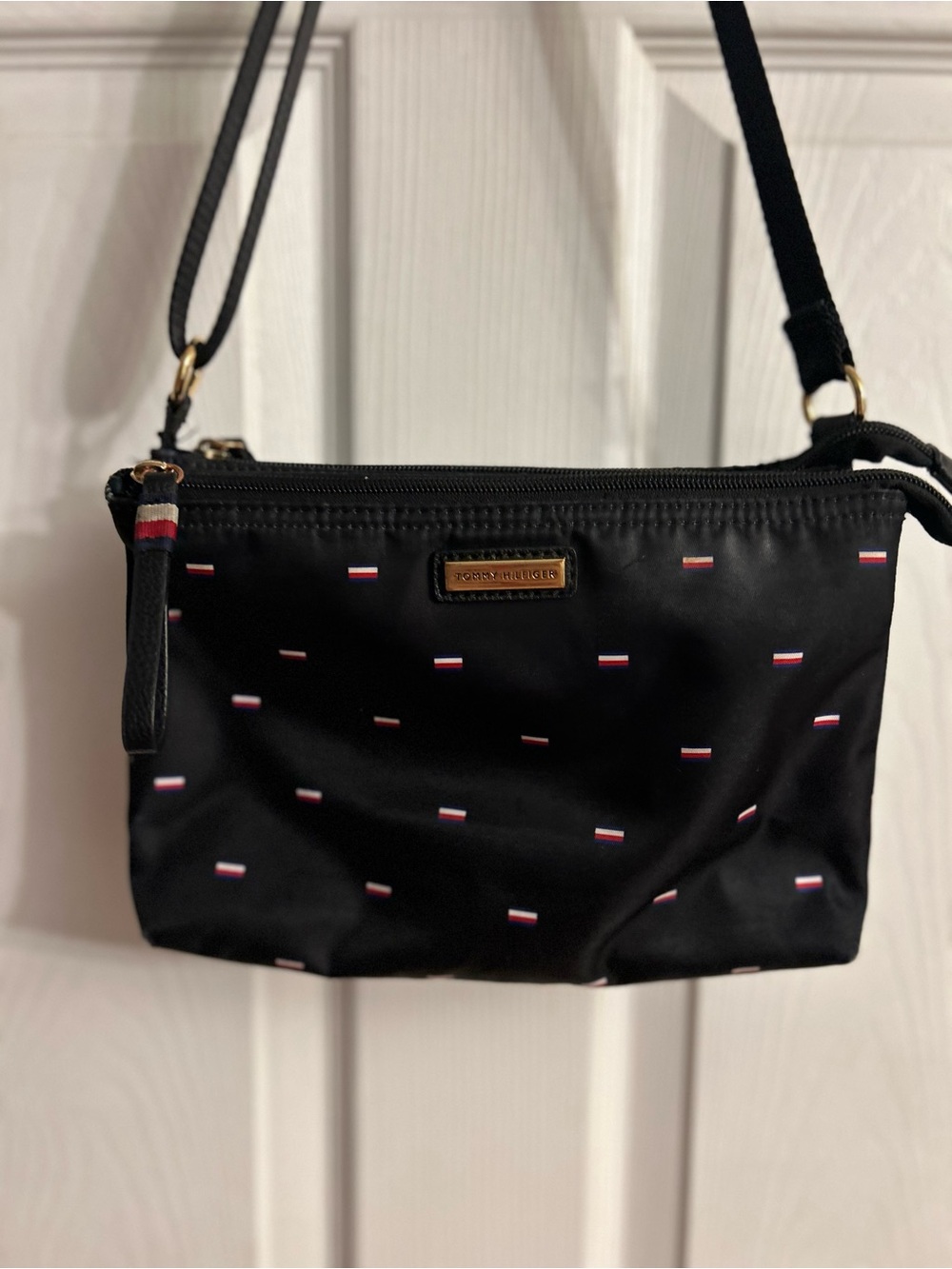 Tommy Hilfiger Black Crossbody Shoulder Bag with Subtle Stripe Accents - Picture 2 of 12